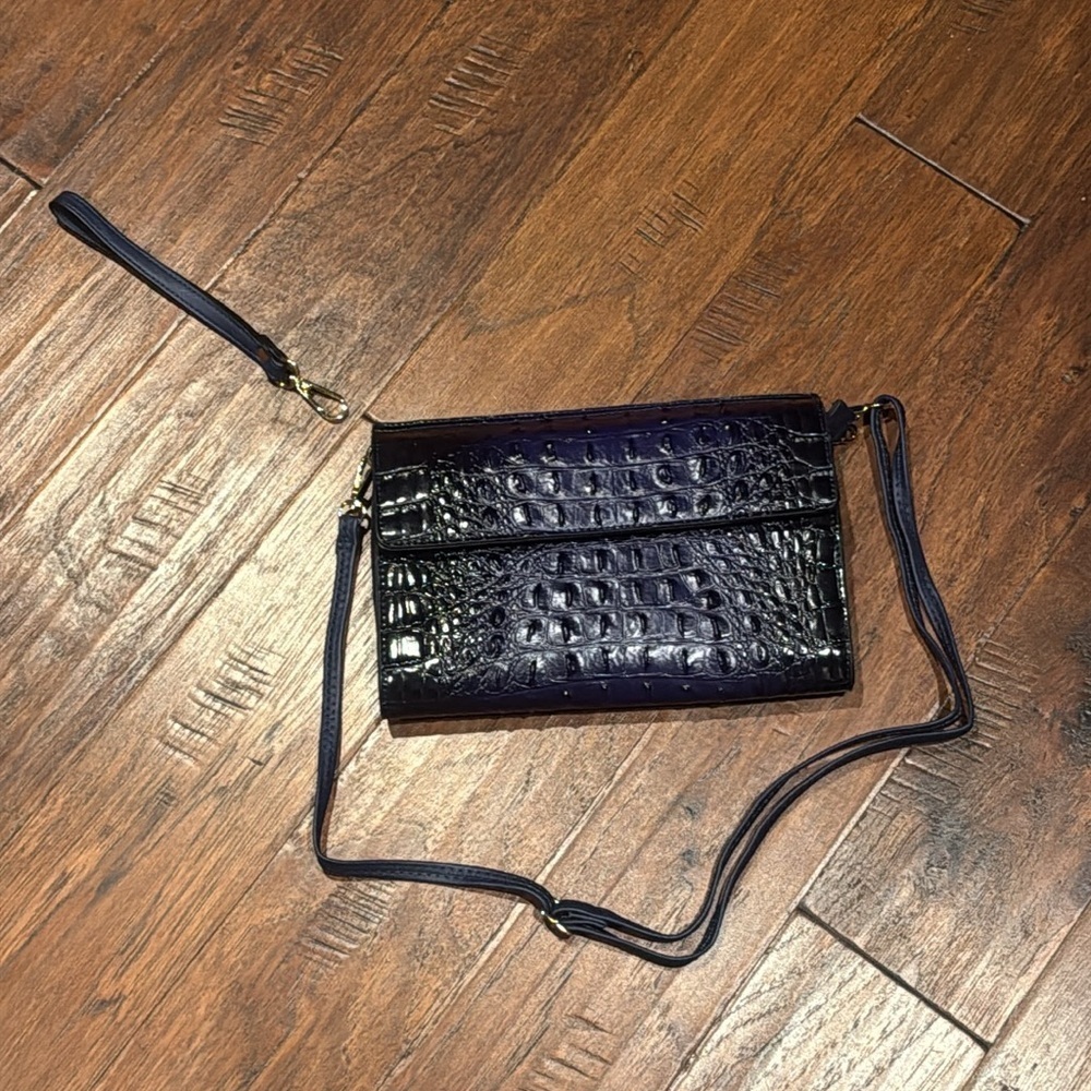 Elegant Blue Crocodile-Embossed Women's Bag Lined with Red - Picture 7 of 12